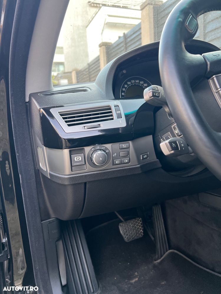 BMW Seria 7 740i A - 23