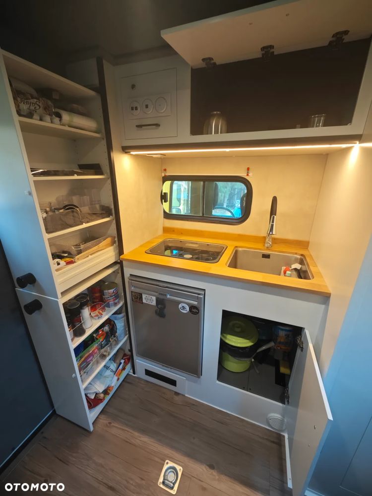 Mercedes-Benz Vario 818D - 12