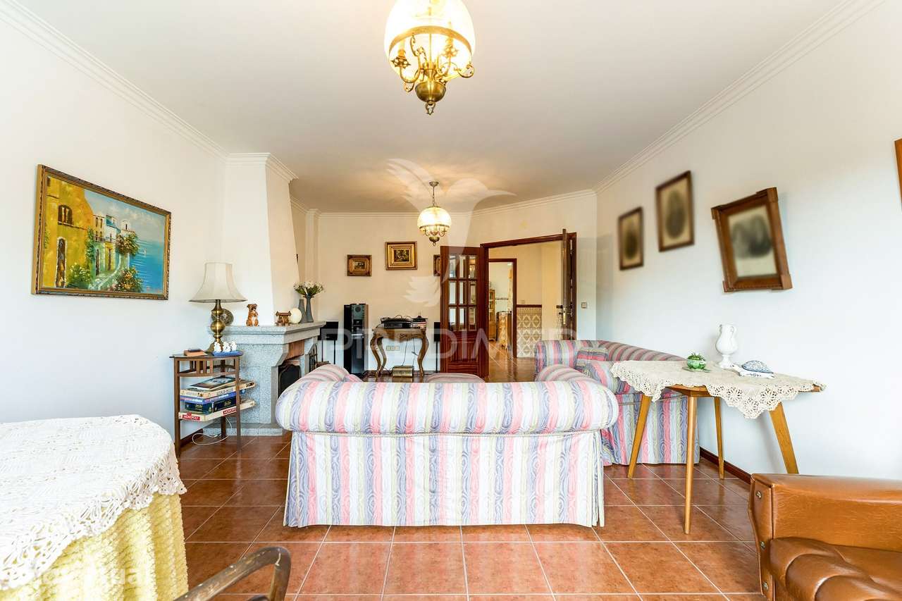 Moradia T4 + sótão - localização privilegiada  Castro Daire - Grande imagem: 5/40