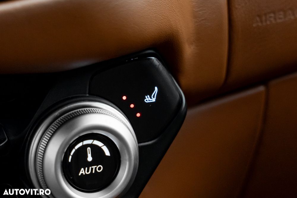 Aston Martin V8 Vantage Standard - 14