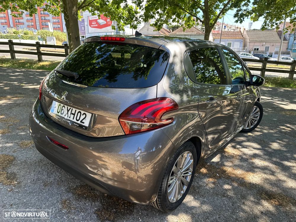 Peugeot 208 1.2 PureTech Signature - 11