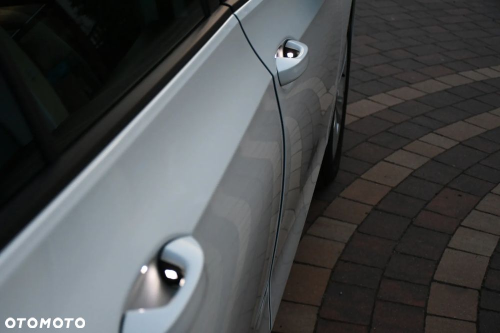Volkswagen Golf 1.0 eTSI Life DSG - 25