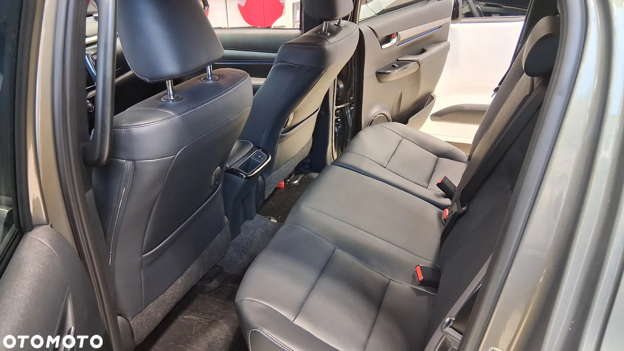Toyota Hilux 2.8 D-4D Double Cab Invincible Sport 4x4 - 4