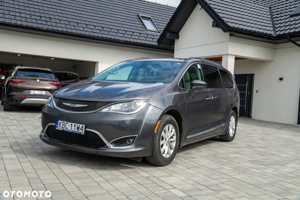 Chrysler Pacifica - 4