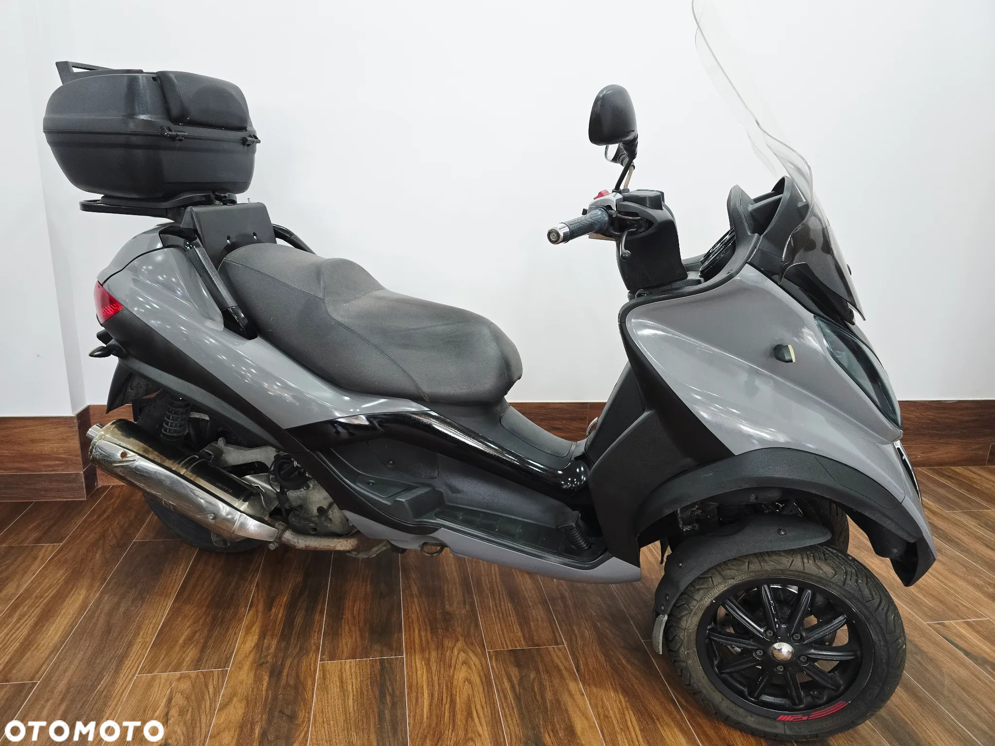 Piaggio MP-3 - 23