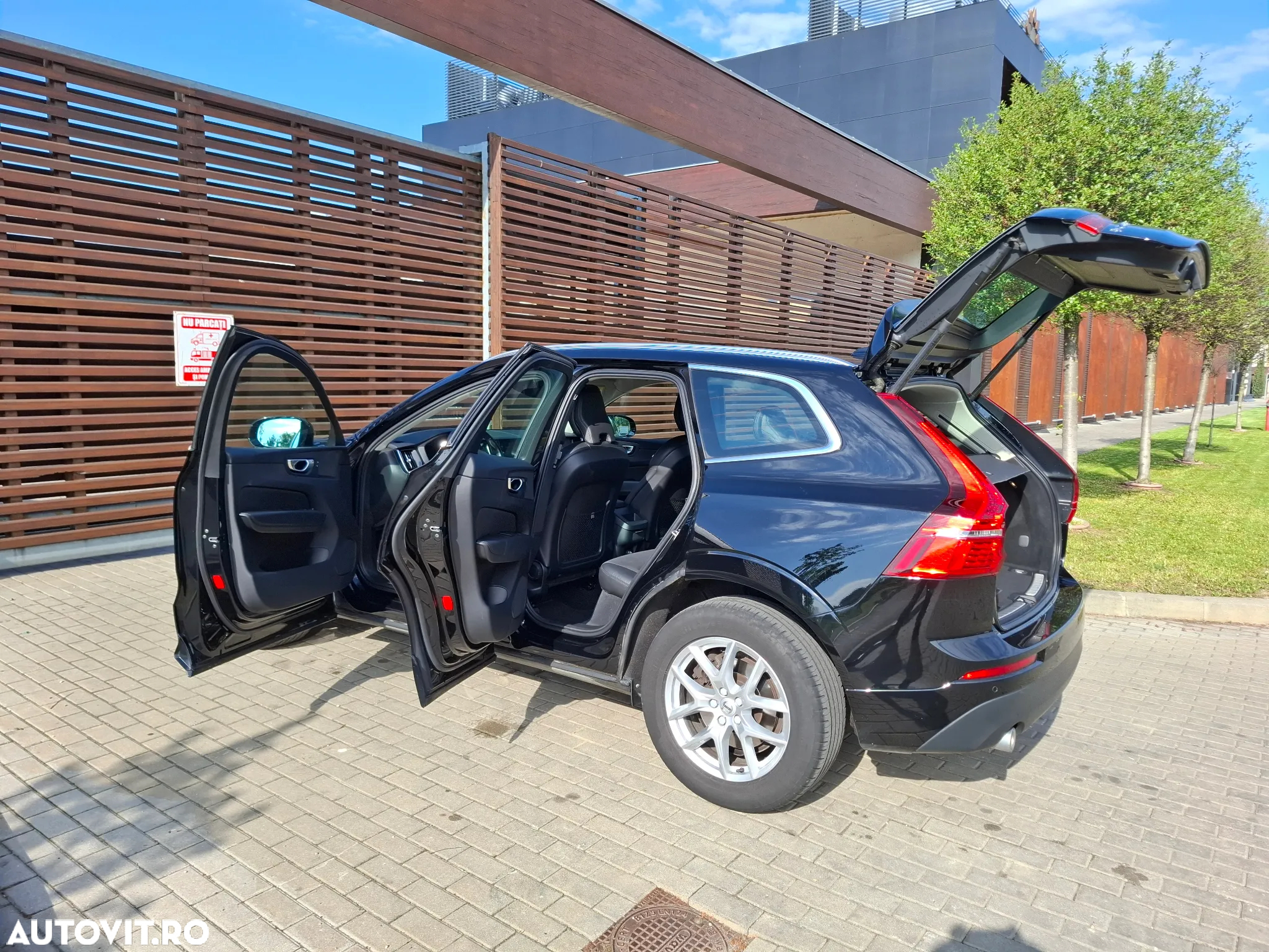 Volvo XC 60 B4 D AWD Geartronic Momentum Pro - 11