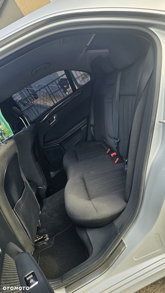 Mercedes-Benz Klasa E 350 CDI DPF BlueEFFICIENCY 7G-TRONIC Elegance - 13
