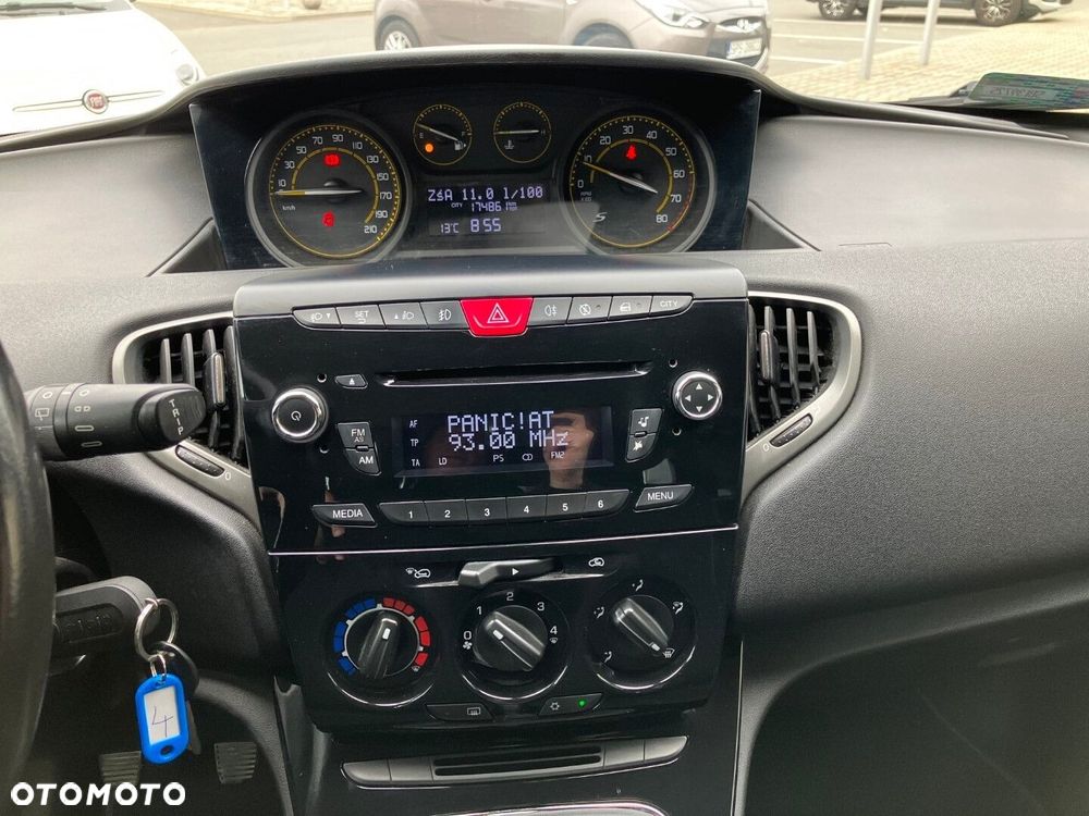 Lancia Ypsilon 1.2 8V Momo S&S - 15