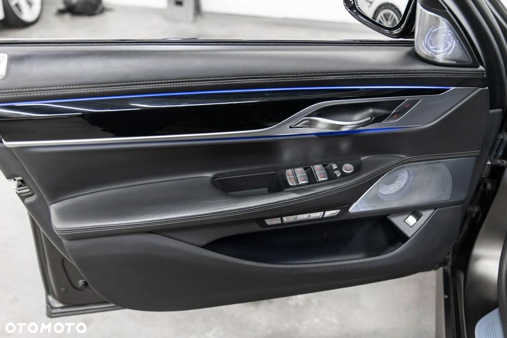 BMW Seria 7 M760Li xDrive - 30