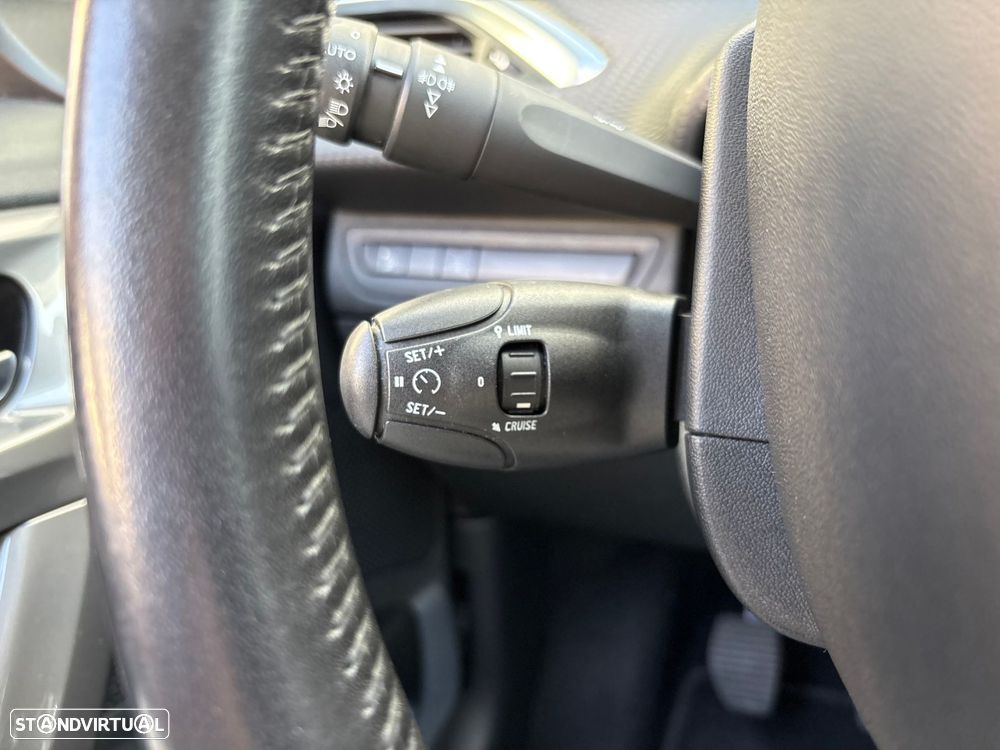 Peugeot 2008 1.2 PureTech Style - 15