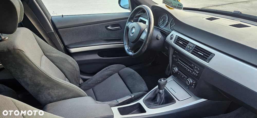 BMW Seria 3 320i - 16