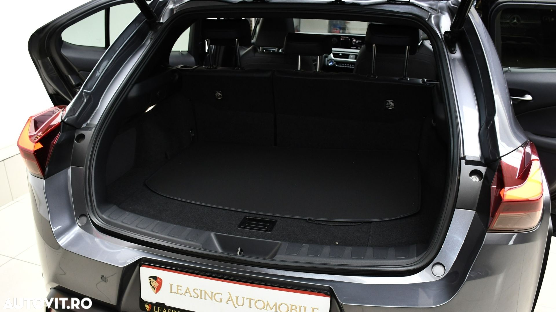 Lexus UX 250h 2.0L HEV 20H- (178 HP) 4X4 CVT Luxury - 30