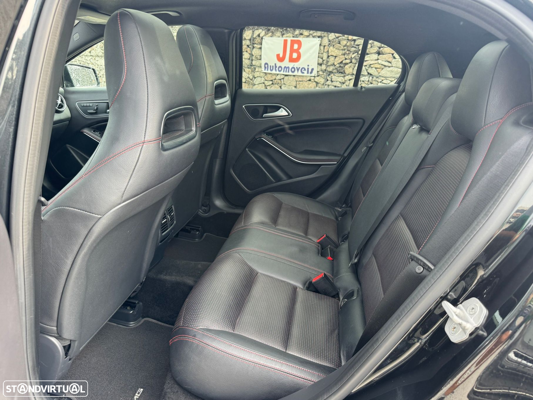 Mercedes-Benz GLA 200 - 13