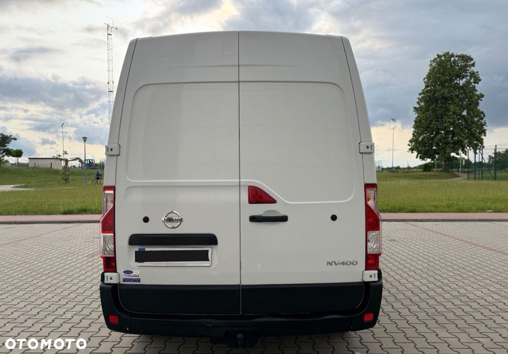 Nissan NV 400 - 15