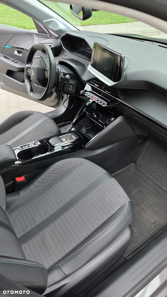 Peugeot 208 - 11