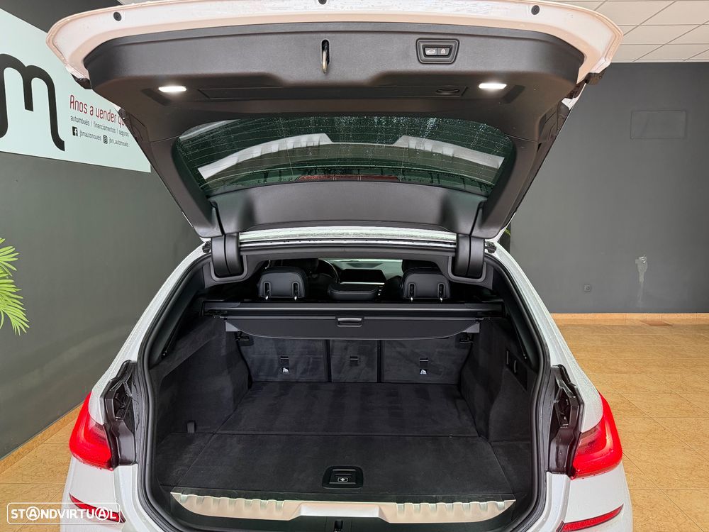 BMW 330 e Pack Desportivo M Auto - 17