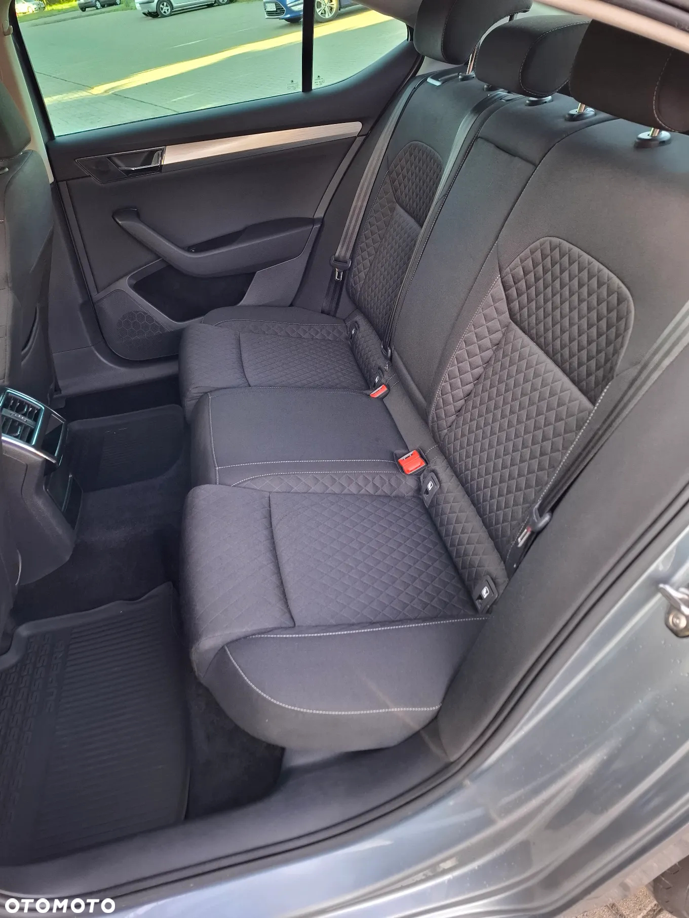 Skoda Superb 2.0 TSI Ambition DSG - 13