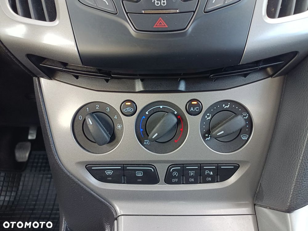 Ford Focus 1.6 TDCi DPF SYNC Edition - 16