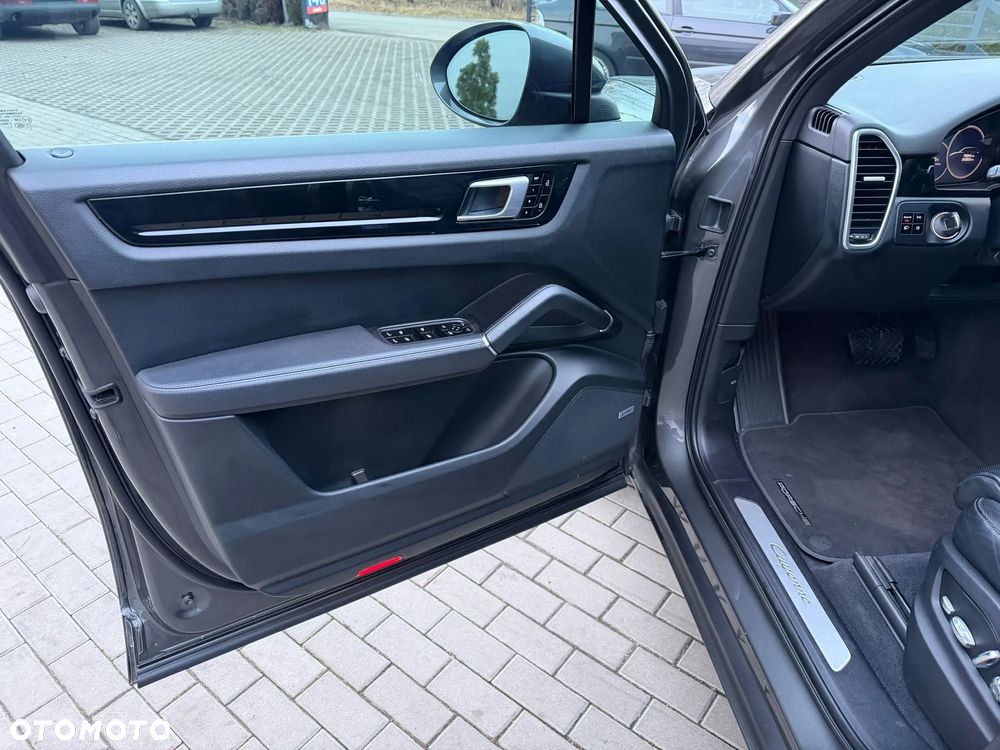 Porsche Cayenne Tiptronic S Platinum Edition - 20