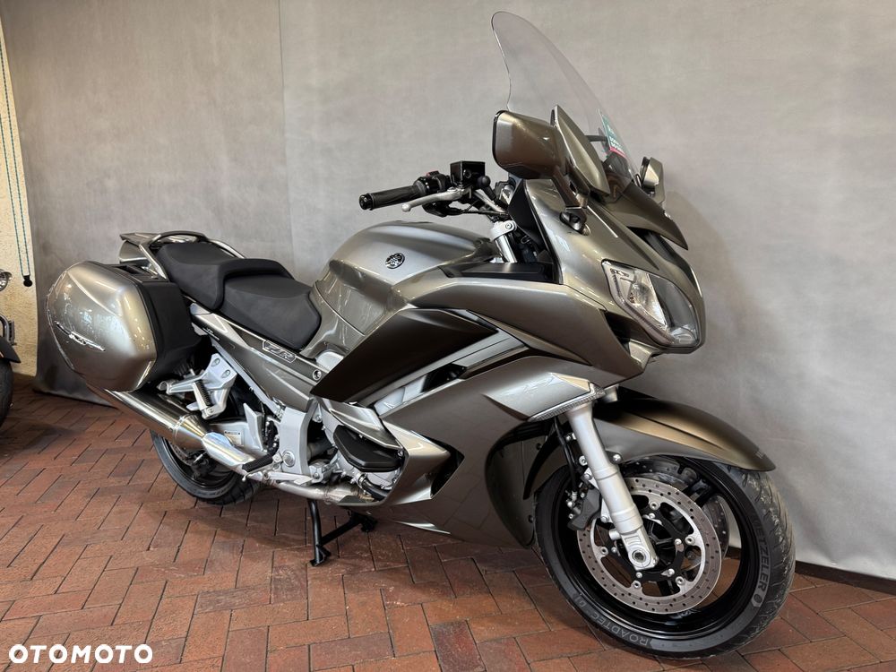 Yamaha FJR - 2