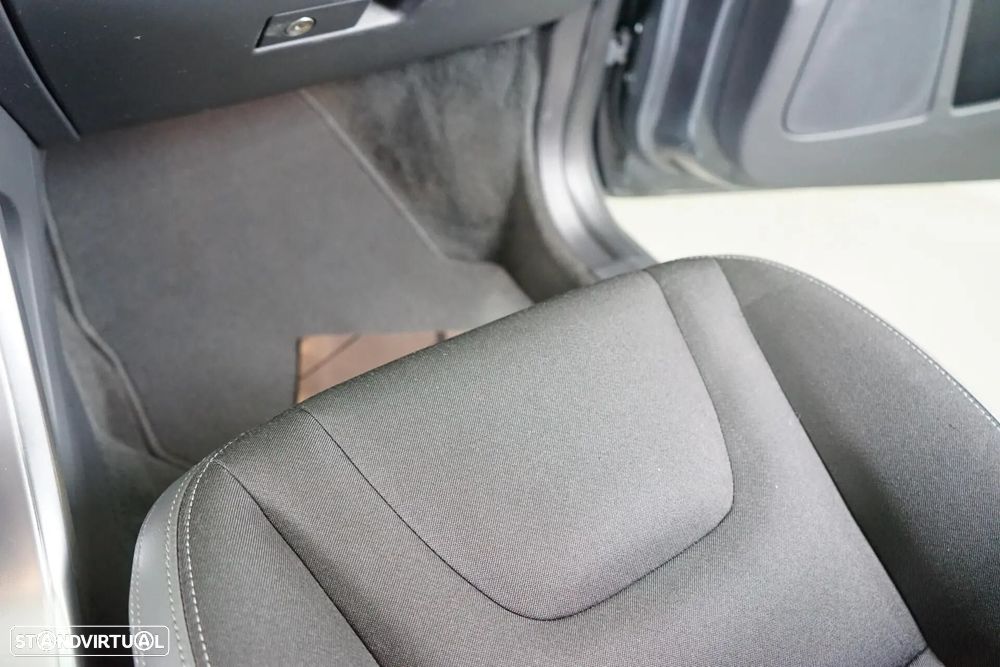 Volvo XC 60 2.0 D3 Momentum Geartronic - 34