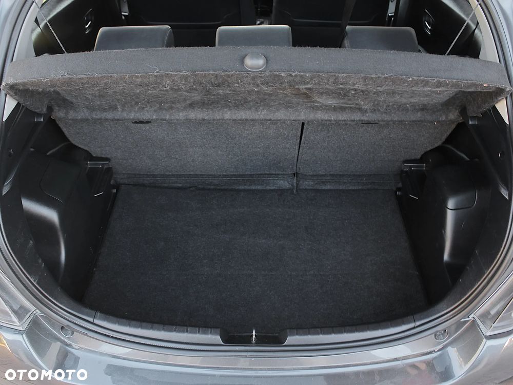 Toyota Yaris Hybrid 100 Dynamic - 26