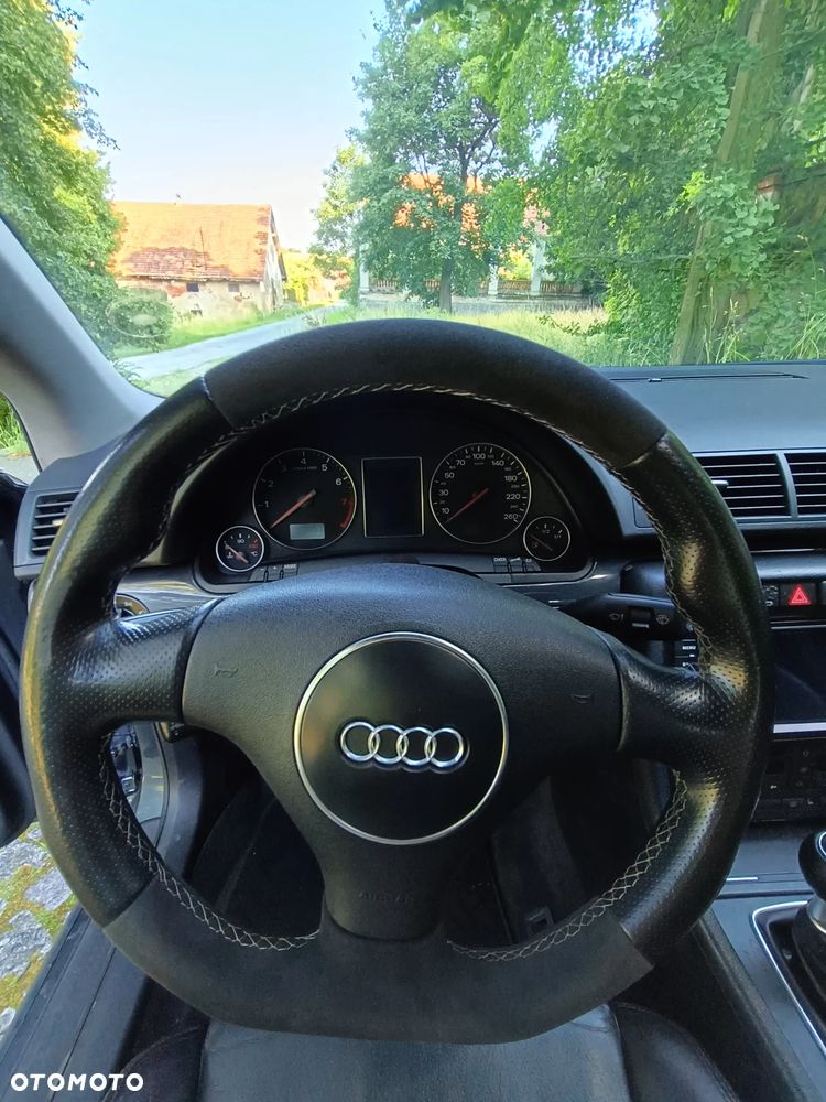 Audi A4 Limousine - 14