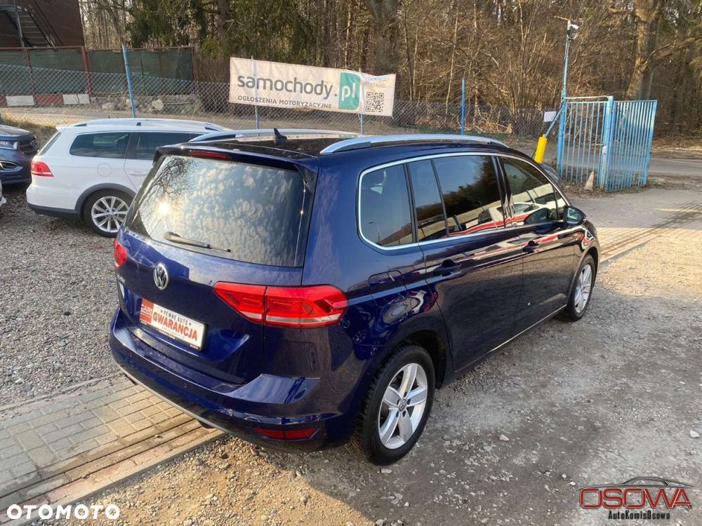 Volkswagen Touran - 12