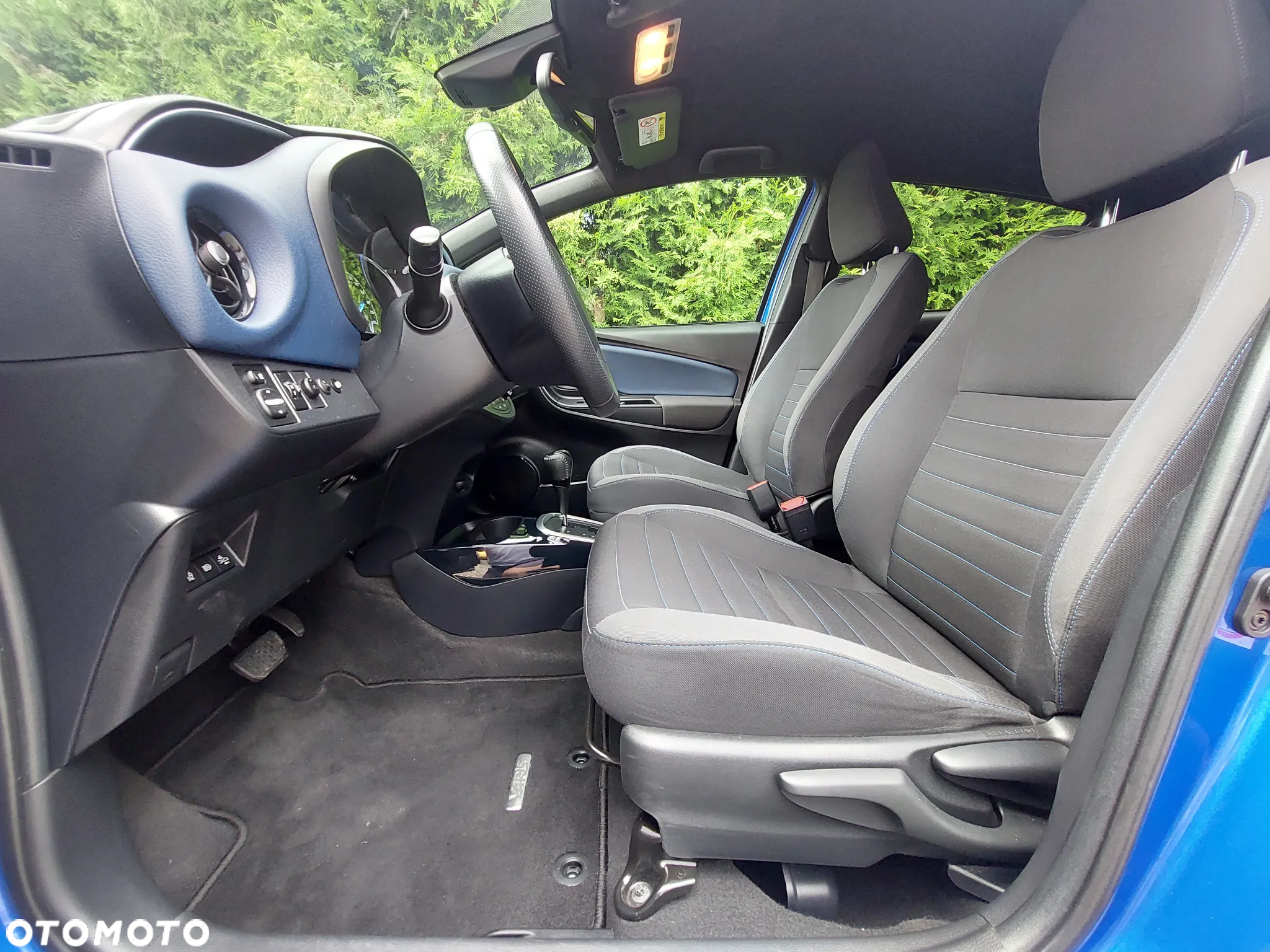 Toyota Yaris Hybrid 100 Selection - 23