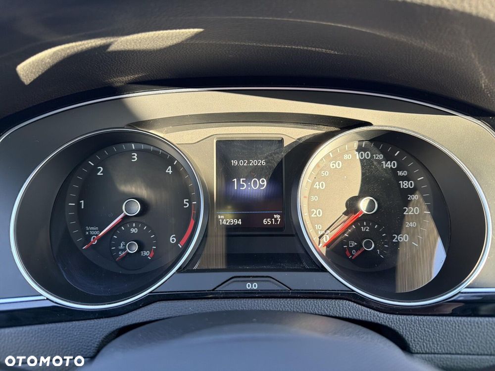 Volkswagen Passat - 16