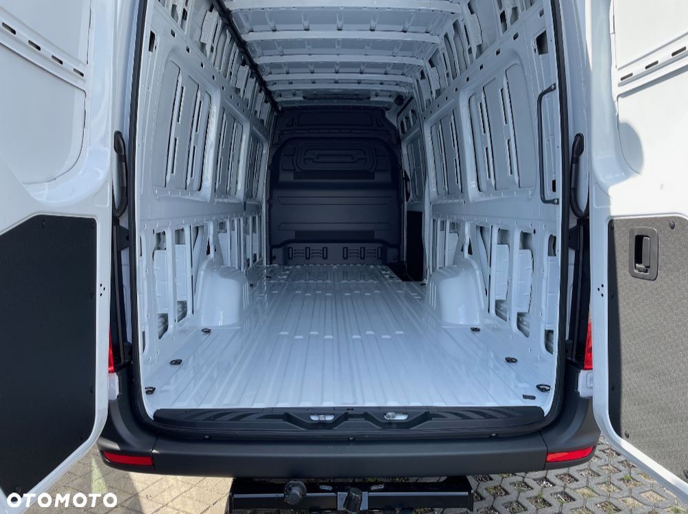 Mercedes-Benz Sprinter - 4