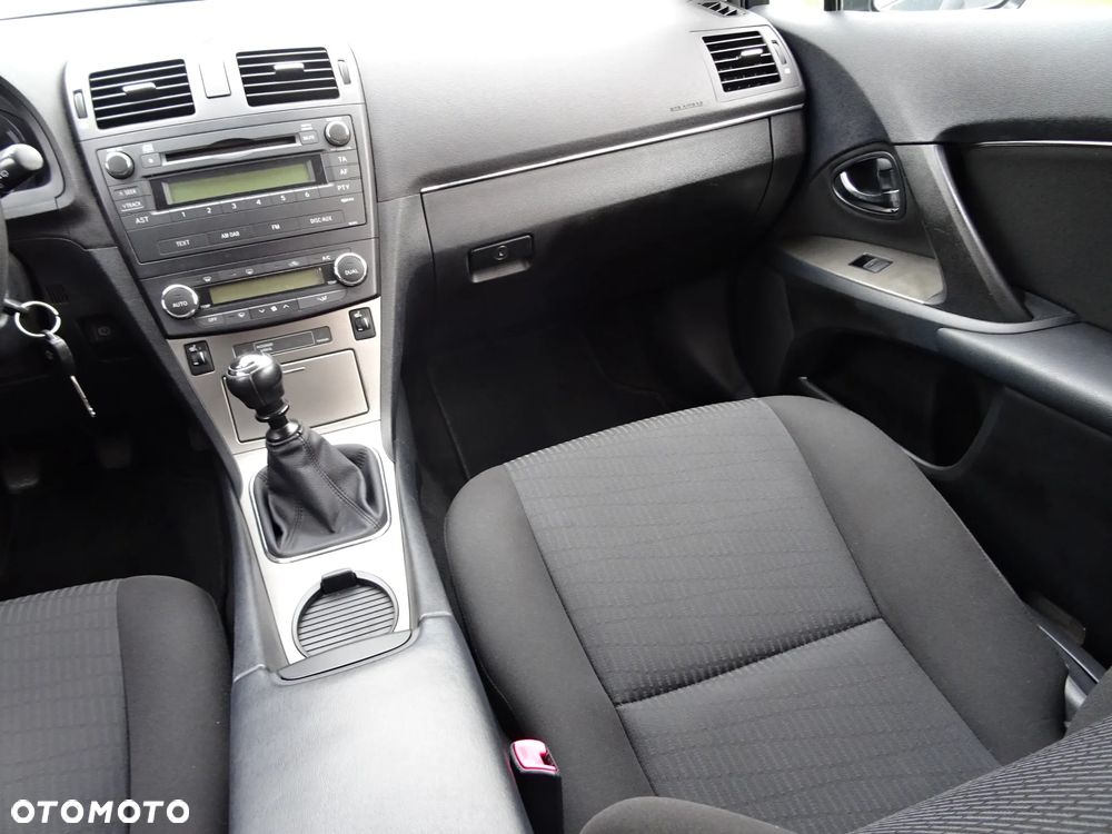 Toyota Avensis - 15