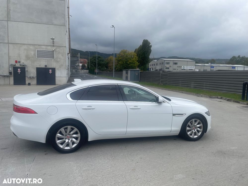 Jaguar XF 20d AWD Portfolio - 2