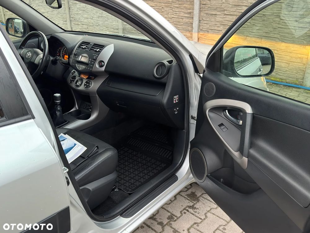 Toyota RAV4 2.2 D-4D Sol 180 - 18