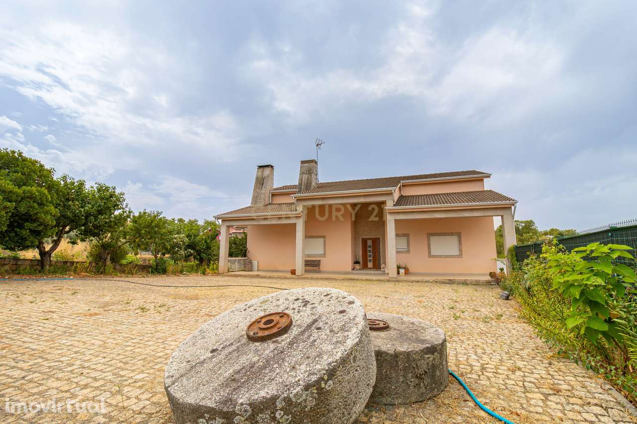 Moradia T4 em Vimioso com grande área exterior - Grande imagem: 3/49