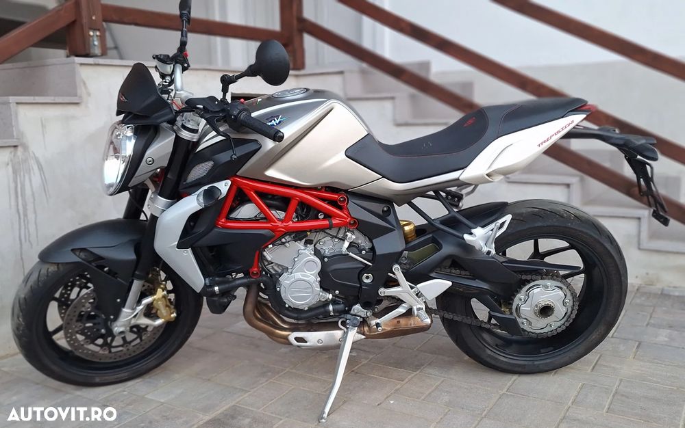 MV AGUSTA Brutale 800 - 11
