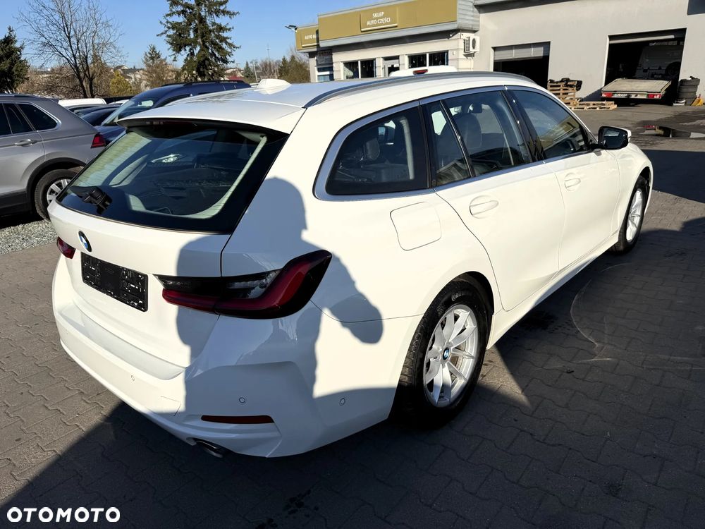 BMW Seria 3 318d Sport Line - 3