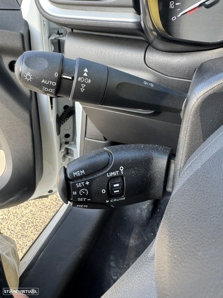 Citroën C3 1.2 PureTech Shine EAT6 - 18