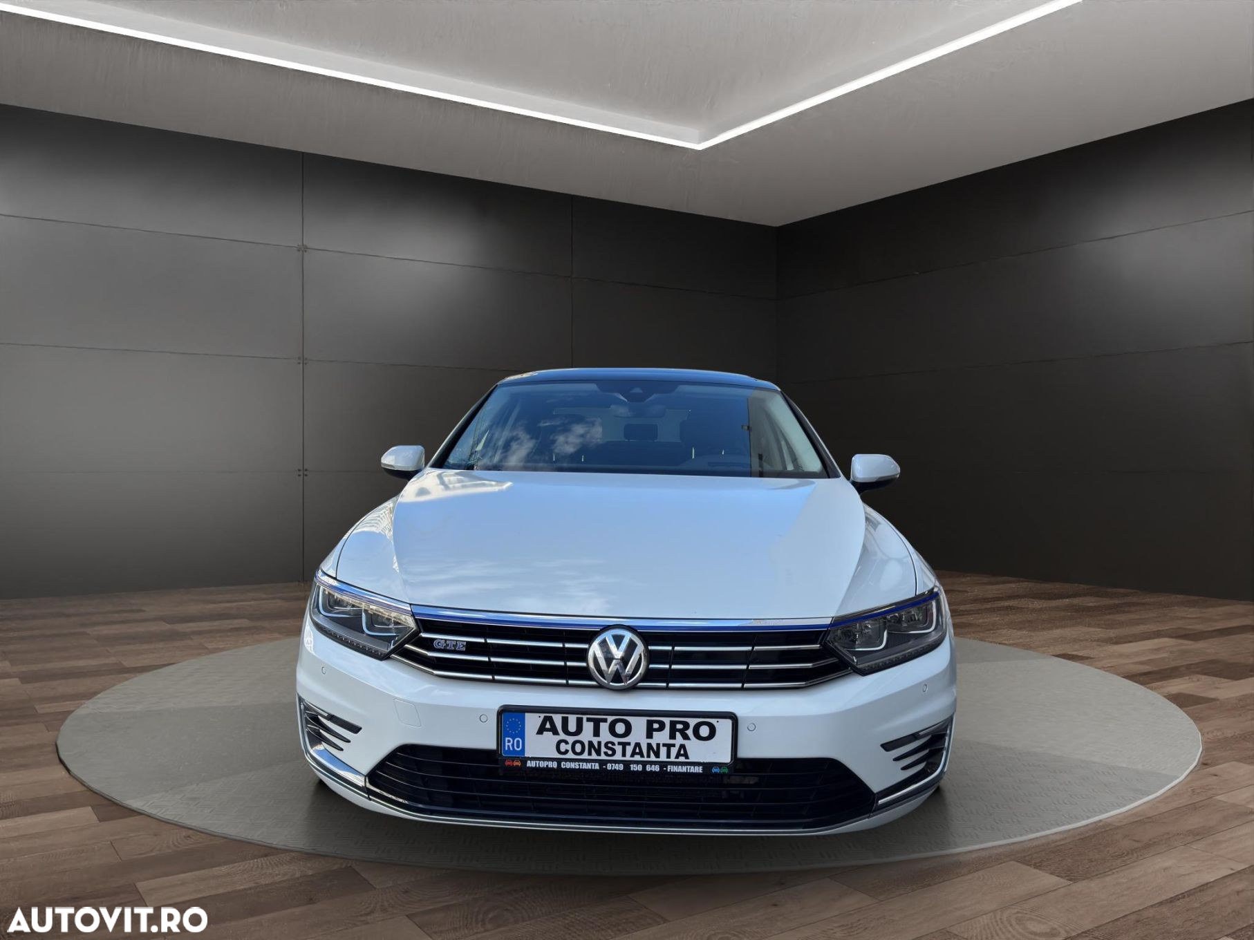 Volkswagen Passat - 16