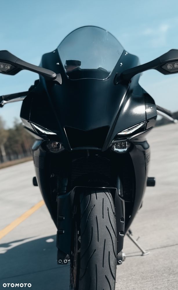Yamaha R1 - 5