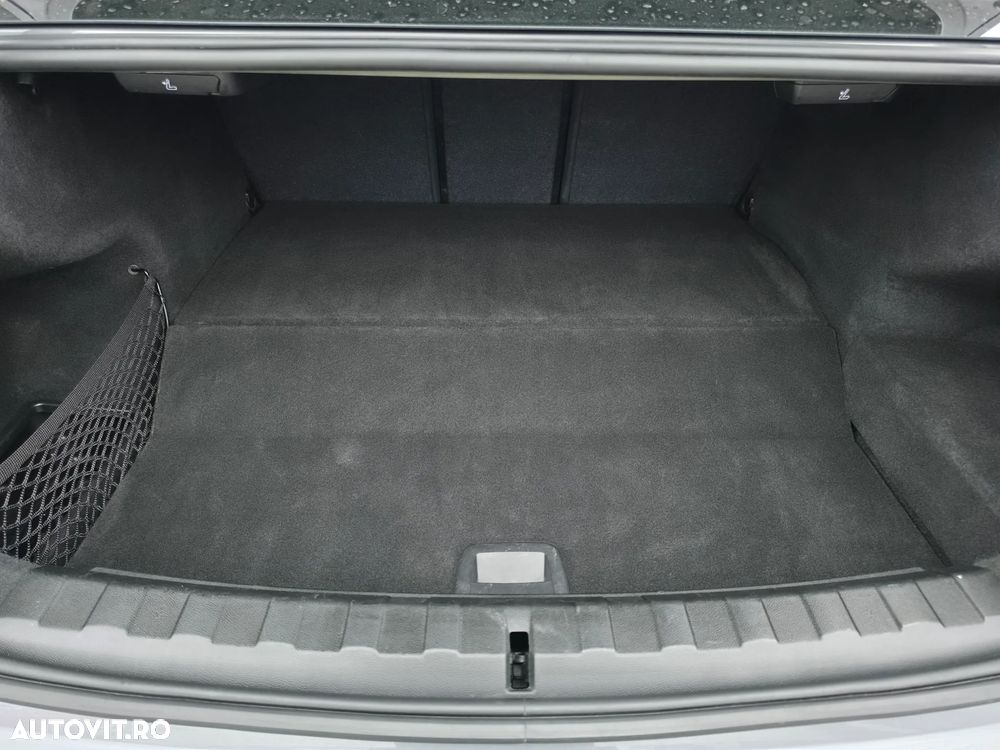 BMW Seria 3 320e Aut. M Sport - 39