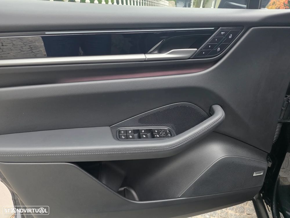 Porsche Macan Electric 4 - 22