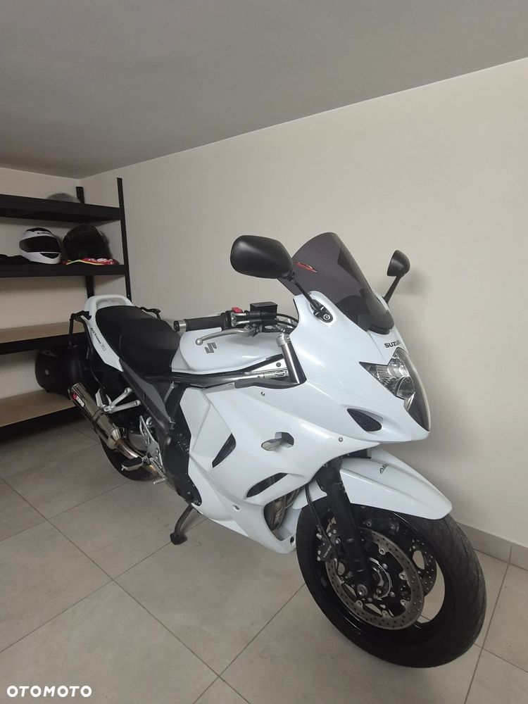 Suzuki GSX - 2
