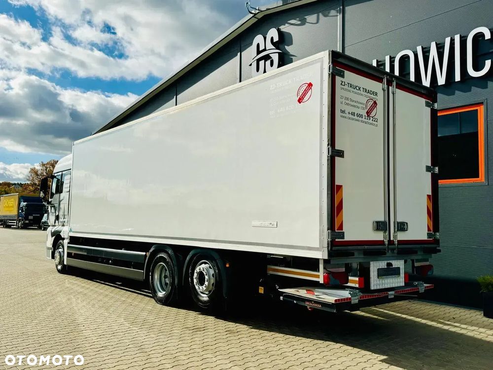 MAN MAN MAN TGX 26.440 // E6 // chłodnia z windą // 22 Epal // sypialka // - 5