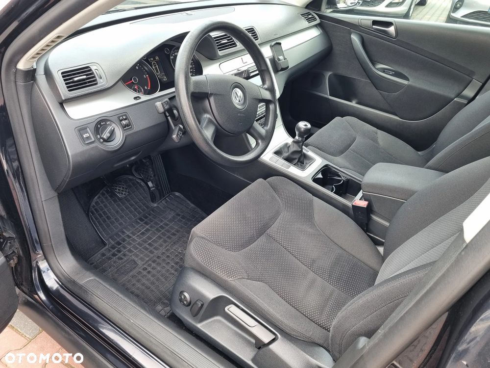 Volkswagen Passat 1.6 TDI DPF BlueMot Comfortline - 10