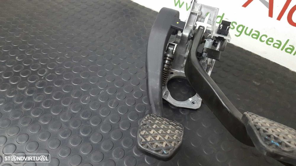 PEDAL DA EMBRAIAGEM BMW SERIE 1 LIM. (F20) 120D - 3