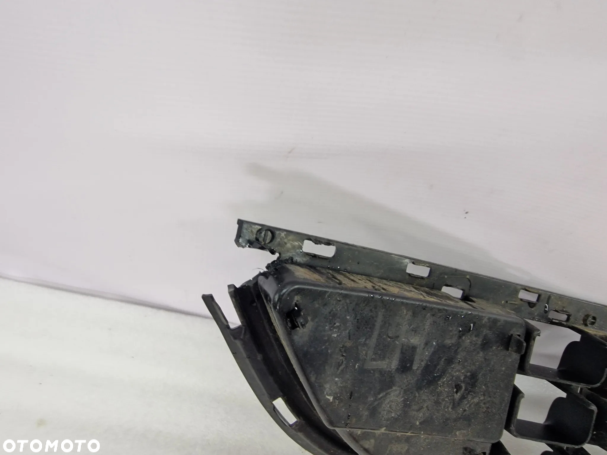 OPEL CORSA D LIFT 11 - KRATKA ŚRODKOWA ZDERZAKA PRZEDNIEGO PRZÓD , NR 13286021 , NR AUKCJI KR27 - 14
