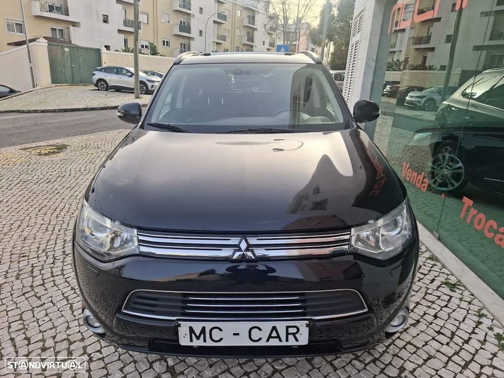 Mitsubishi Outlander - 2