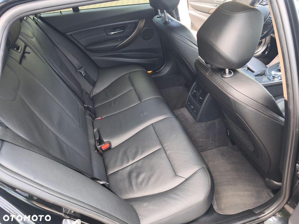 BMW Seria 3 320d Modern Line - 12