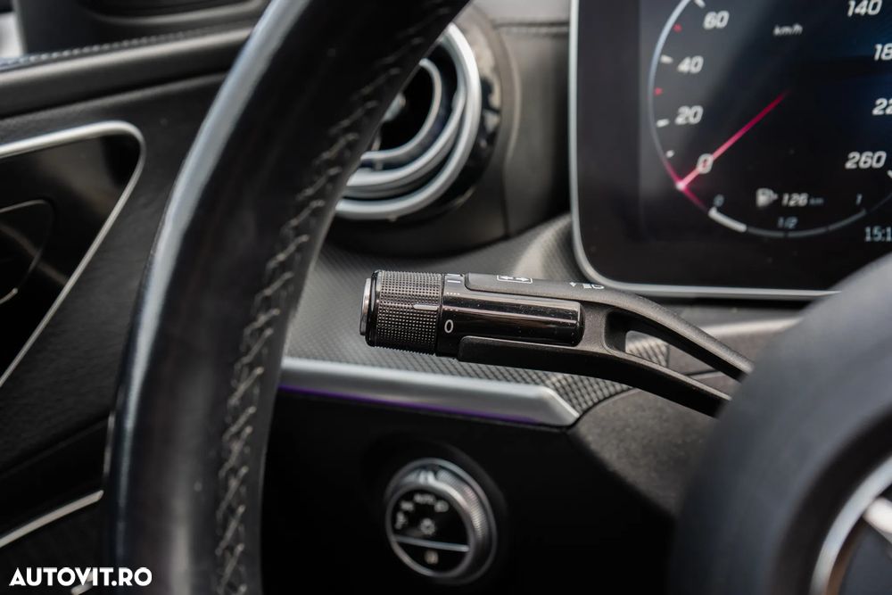 Mercedes-Benz C 300 4MATIC 9G-TRONIC AMG Line - 32